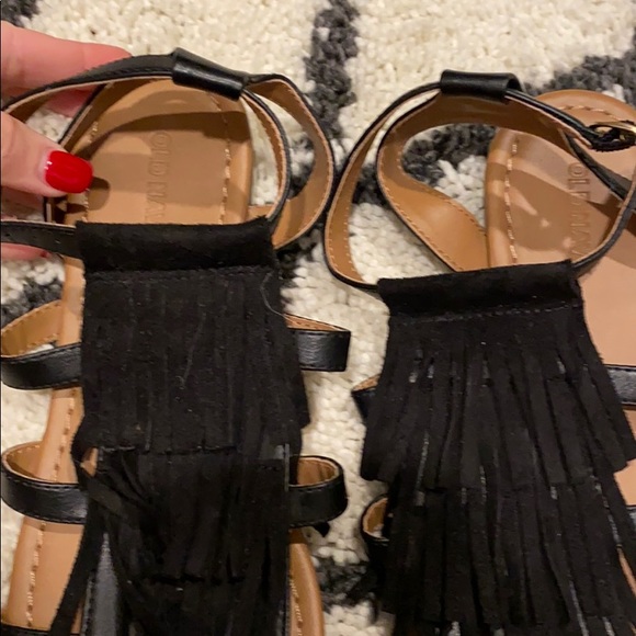 Women’s Size 7 Fringe sandals - Picture 2 of 6